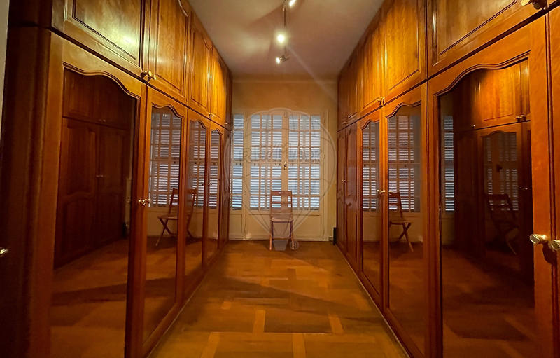 Propriété - 385 m² - 8 pièces