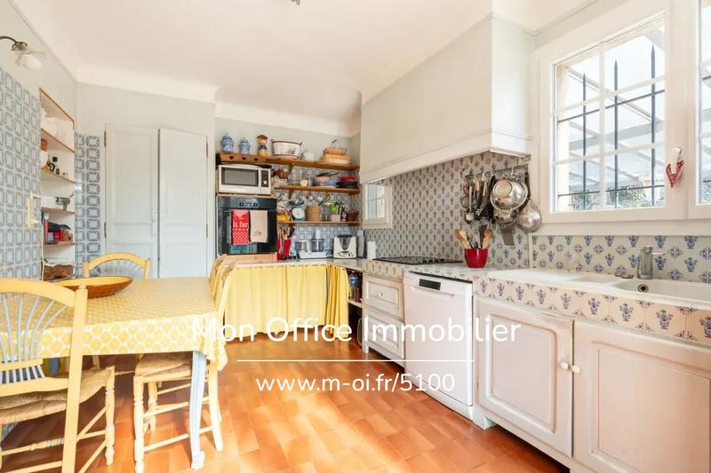 Demeure - 205 m² - 5 pièces