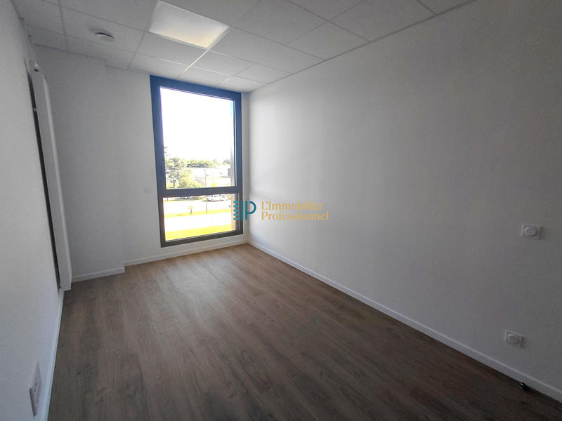 Bureau - 150 m² - 5 pièces