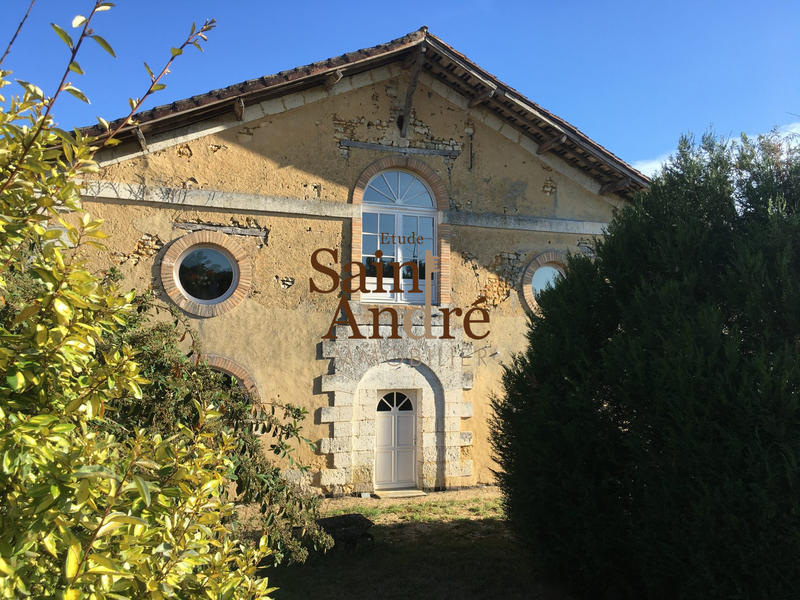 Maison - 300 m² - 8 pièces