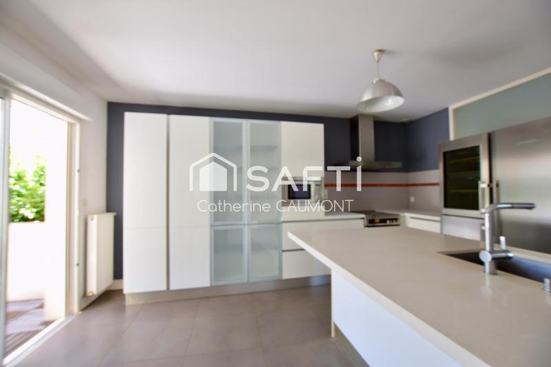 Maison - 208 m² - 8 pièces