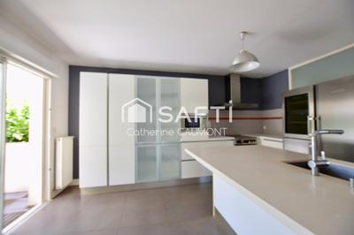 Maison - 208 m² - 8 pièces