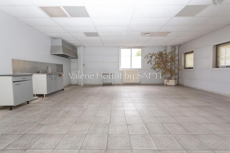 Local commercial - 1 717 m² - 13 pièces