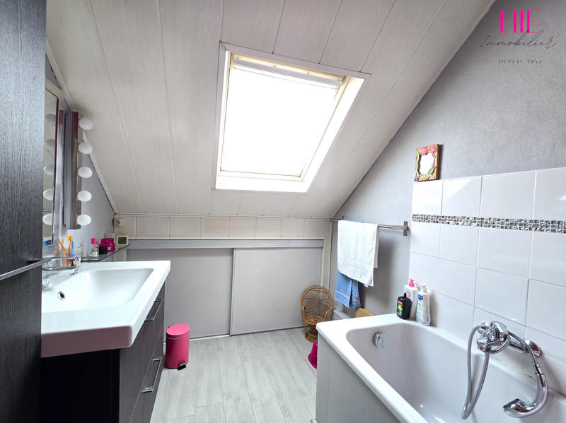 Maison traditionnelle - 90 m² - 6 pièces