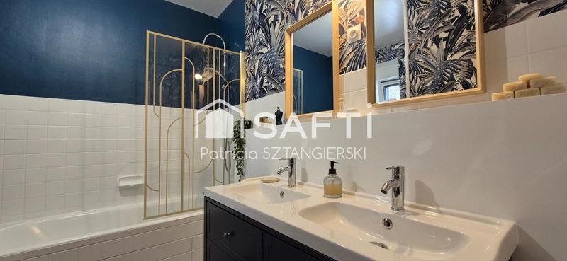 Maison - 205 m² - 10 pièces