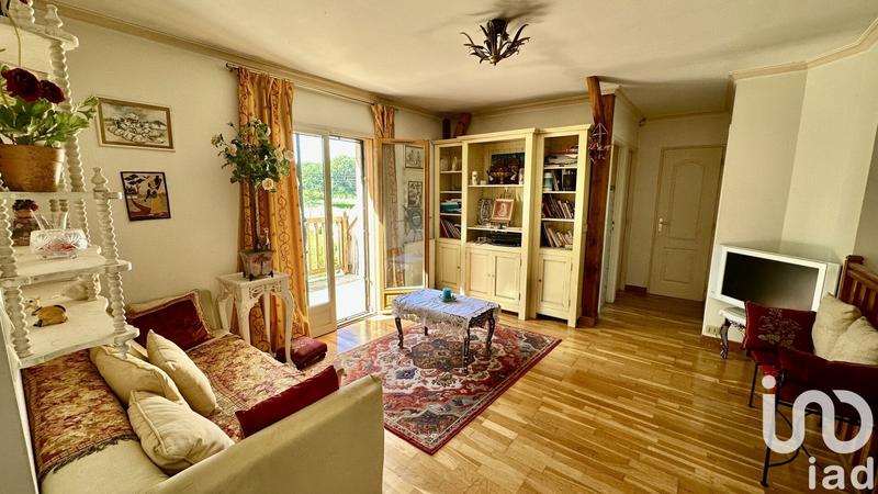 Maison - 220 m² - 8 pièces