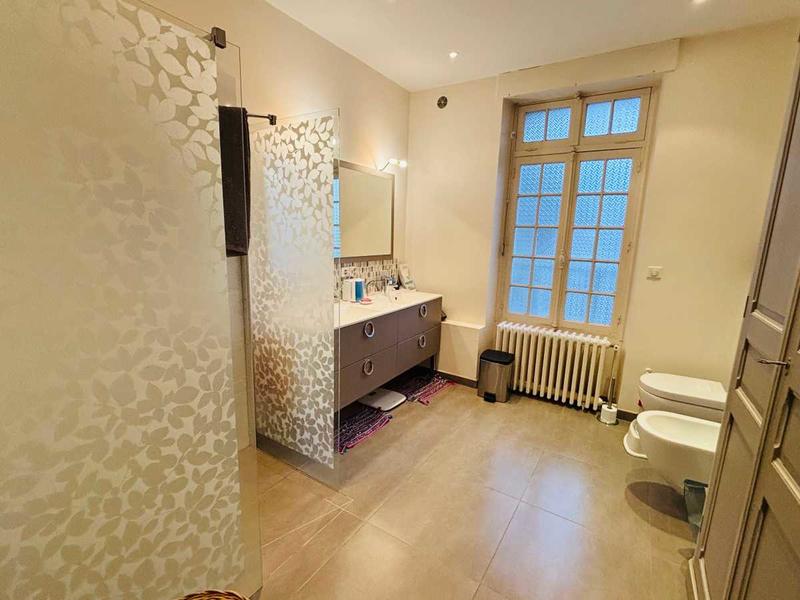 Maison - 166 m² - 7 pièces