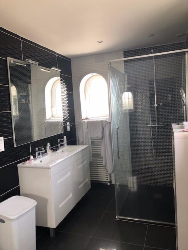 Maison - 300 m² - 12 pièces