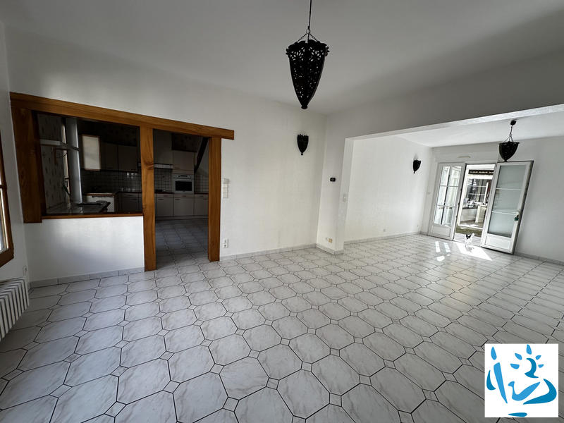 Maison - 180 m² - 8 pièces