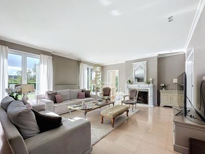 Maison - 212 m² - 7 pièces