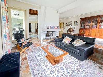 Maison - 224 m² - 7 pièces