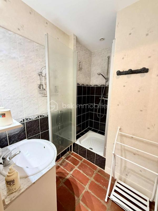 Maison - 256 m² - 9 pièces