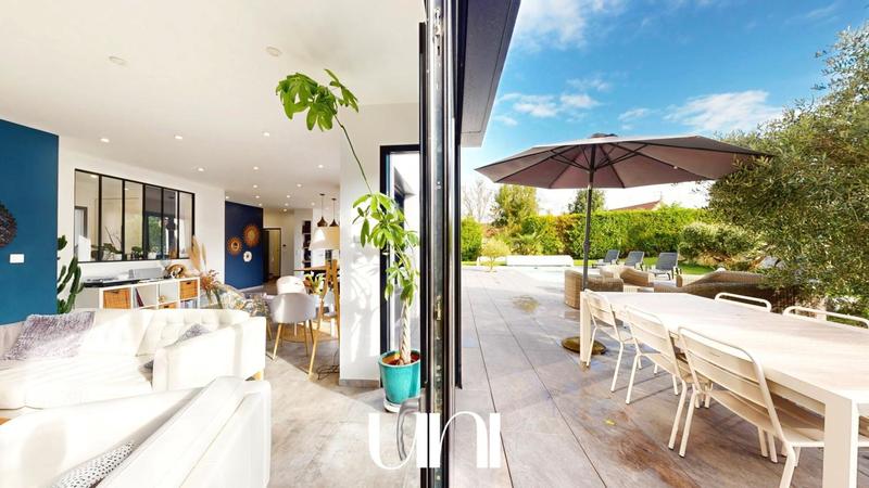 Maison - 185 m² - 6 pièces