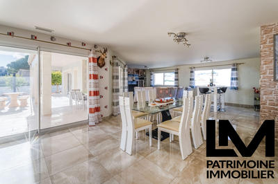 Villa - 203 m² - 7 pièces