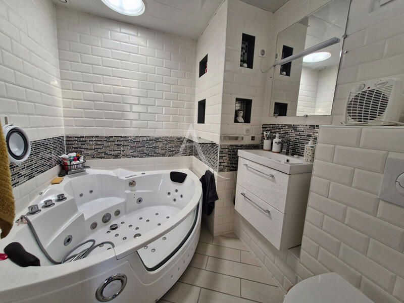 Maison - 96 m² - 4 pièces