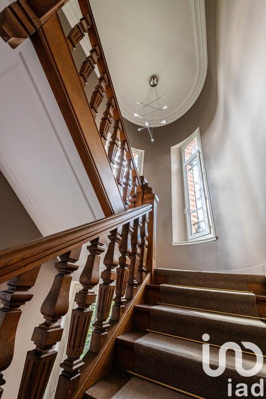 Maison - 370 m² - 17 pièces