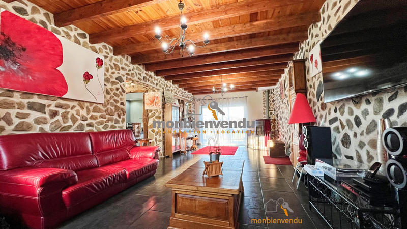 Maison traditionnelle - 187 m² - 7 pièces