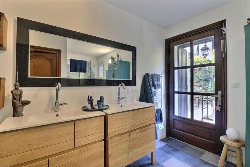 Demeure - 252 m² - 8 pièces