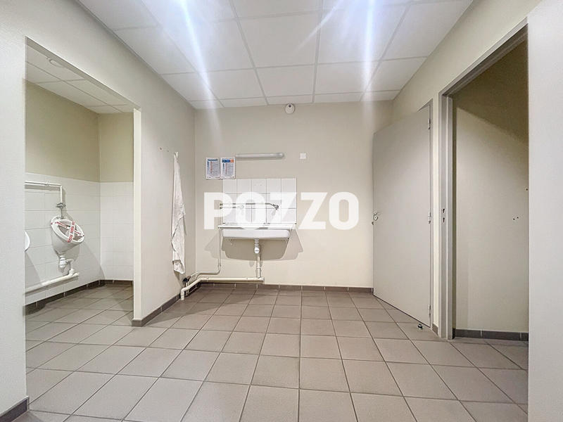 Local d'activité / Entrepôt - 798 m² - 9 pièces