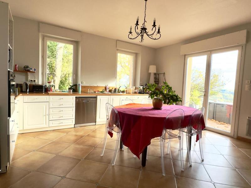 Maison - 245 m² - 6 pièces