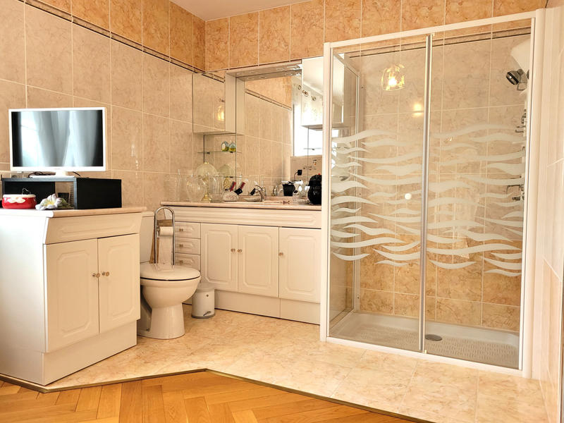 Maison - 235 m² - 8 pièces