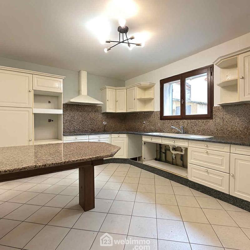 Maison - 228 m² - 7 pièces