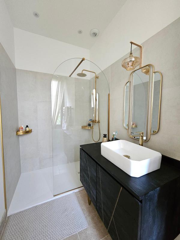 Propriété - 230 m² - 9 pièces