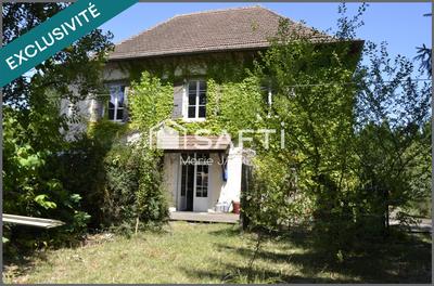 Maison - 220 m² - 6 pièces