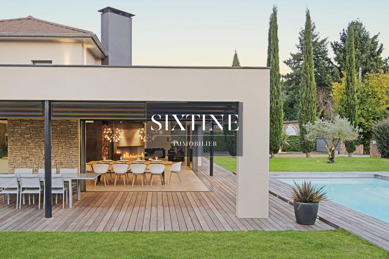 Maison - 261 m² - 7 pièces