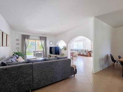 Maison - 180 m² - 8 pièces