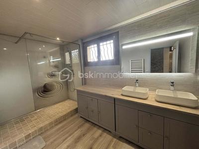 Maison traditionnelle - 165 m² - 6 pièces