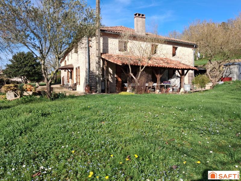 Maison - 205 m² - 6 pièces