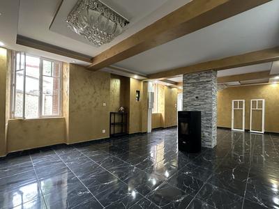 Maison - 202 m² - 9 pièces