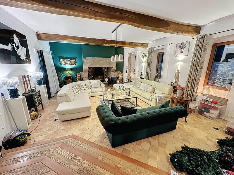 Maison - 350 m² - 11 pièces