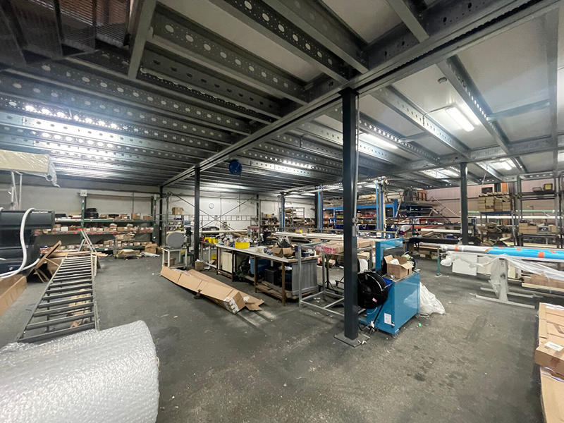 Local d'activité / Entrepôt - 1 063 m²