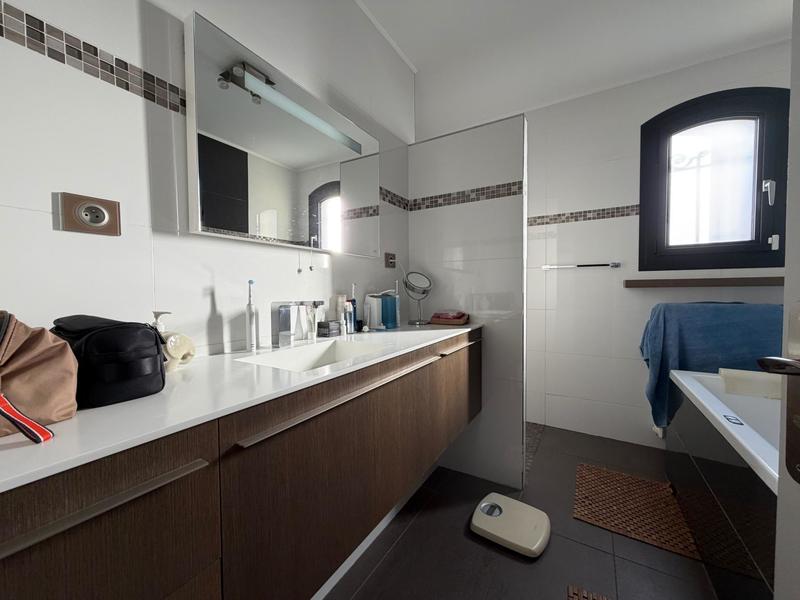 Villa - 200 m² - 8 pièces