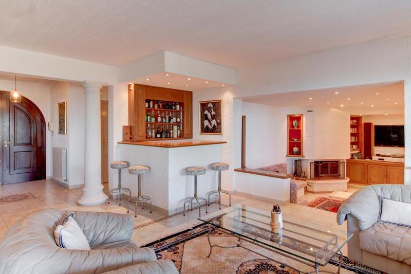 Villa - 378 m² - 10 pièces