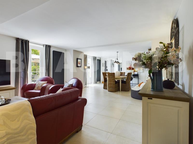 Maison - 294 m² - 9 pièces