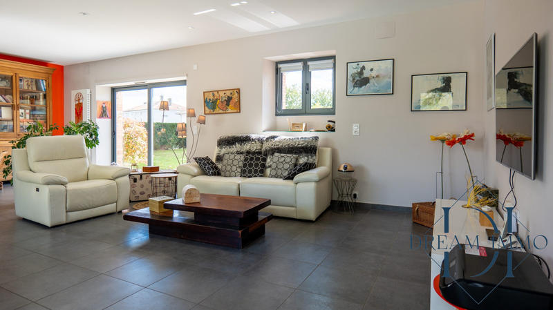 Maison - 350 m² - 7 pièces