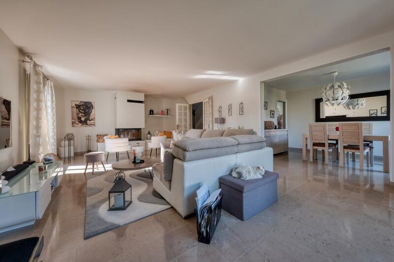 Maison - 215 m² - 7 pièces