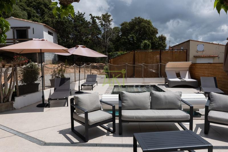 Maison traditionnelle - 266 m² - 11 pièces