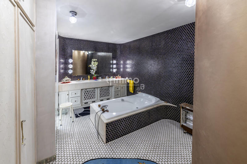 Maison - 270 m² - 5 pièces