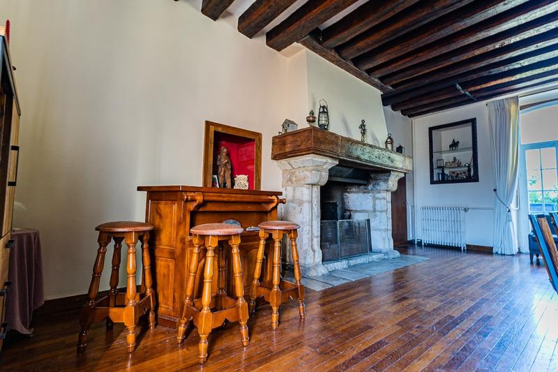 Propriété - 1 700 m² - 40 pièces