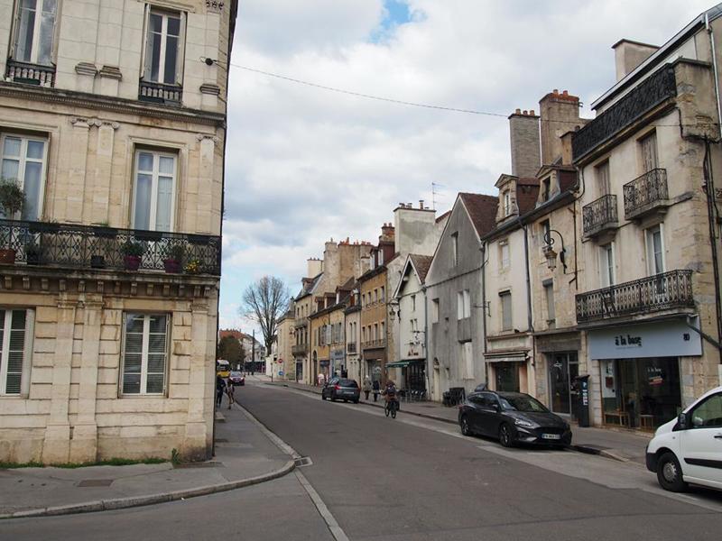 Appartement - 65 m² - 5 pièces