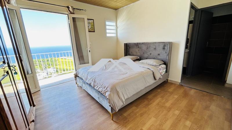 Maison - 104 m² - 4 pièces