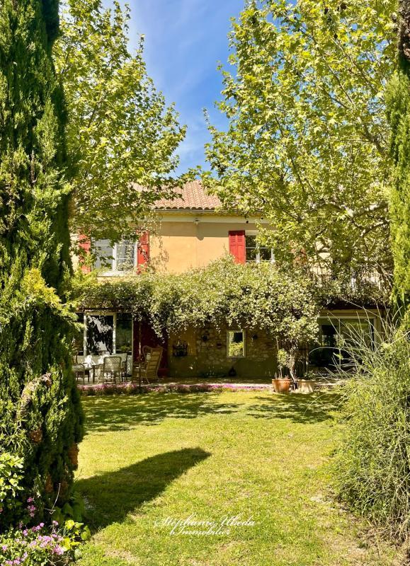 Maison - 250 m² - 7 pièces