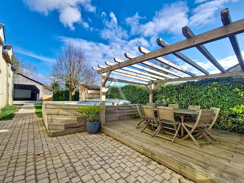 Maison - 205 m² - 9 pièces