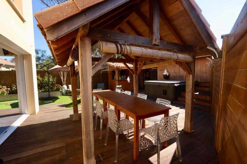 Maison - 220 m² - 6 pièces