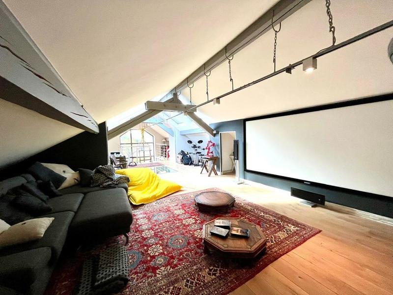 Maison - 407 m² - 9 pièces