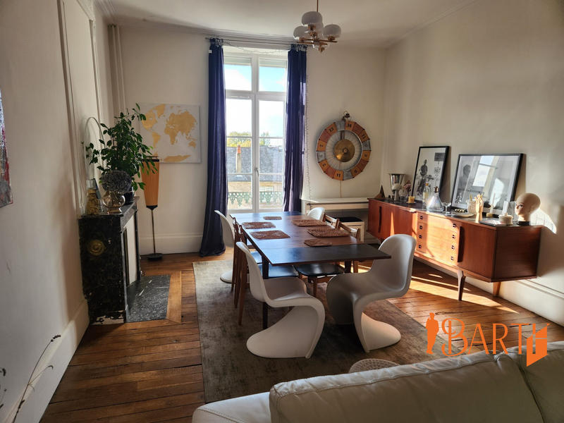 Maison - 350 m² - 10 pièces